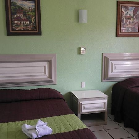 Hotel El Roble 图斯特拉古铁雷斯 外观 照片
