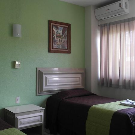 Hotel El Roble 图斯特拉古铁雷斯 外观 照片