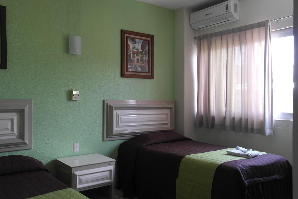 Hotel El Roble 图斯特拉古铁雷斯 外观 照片