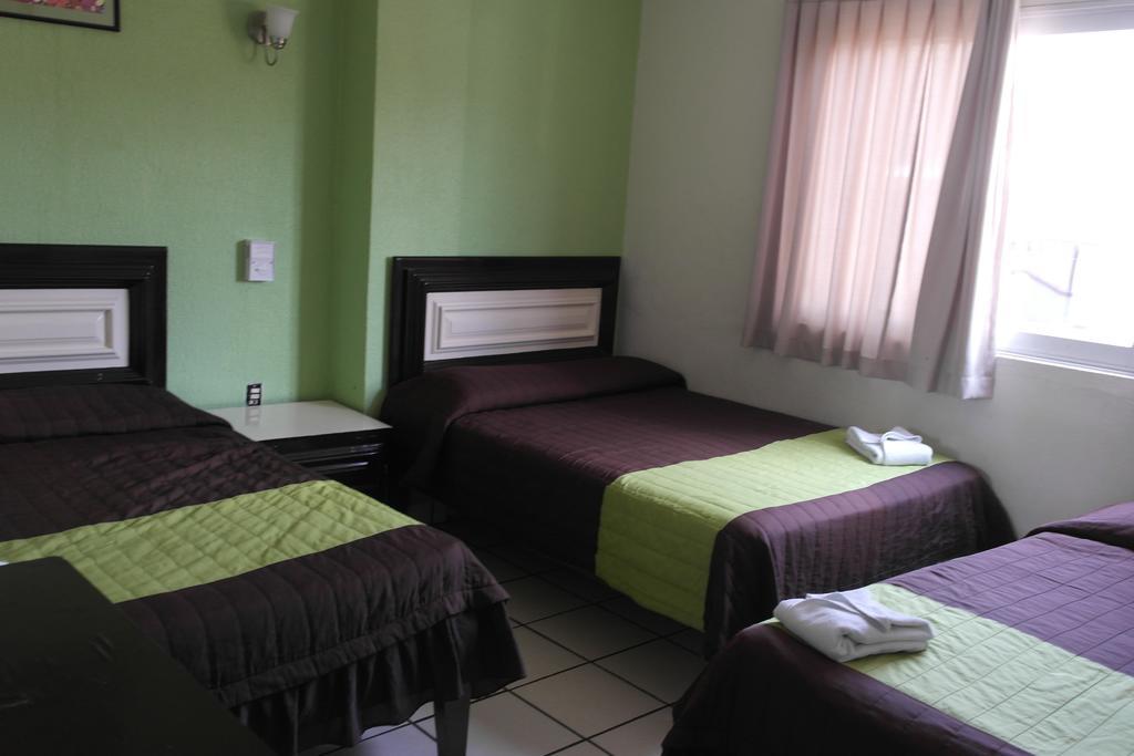 Hotel El Roble 图斯特拉古铁雷斯 外观 照片